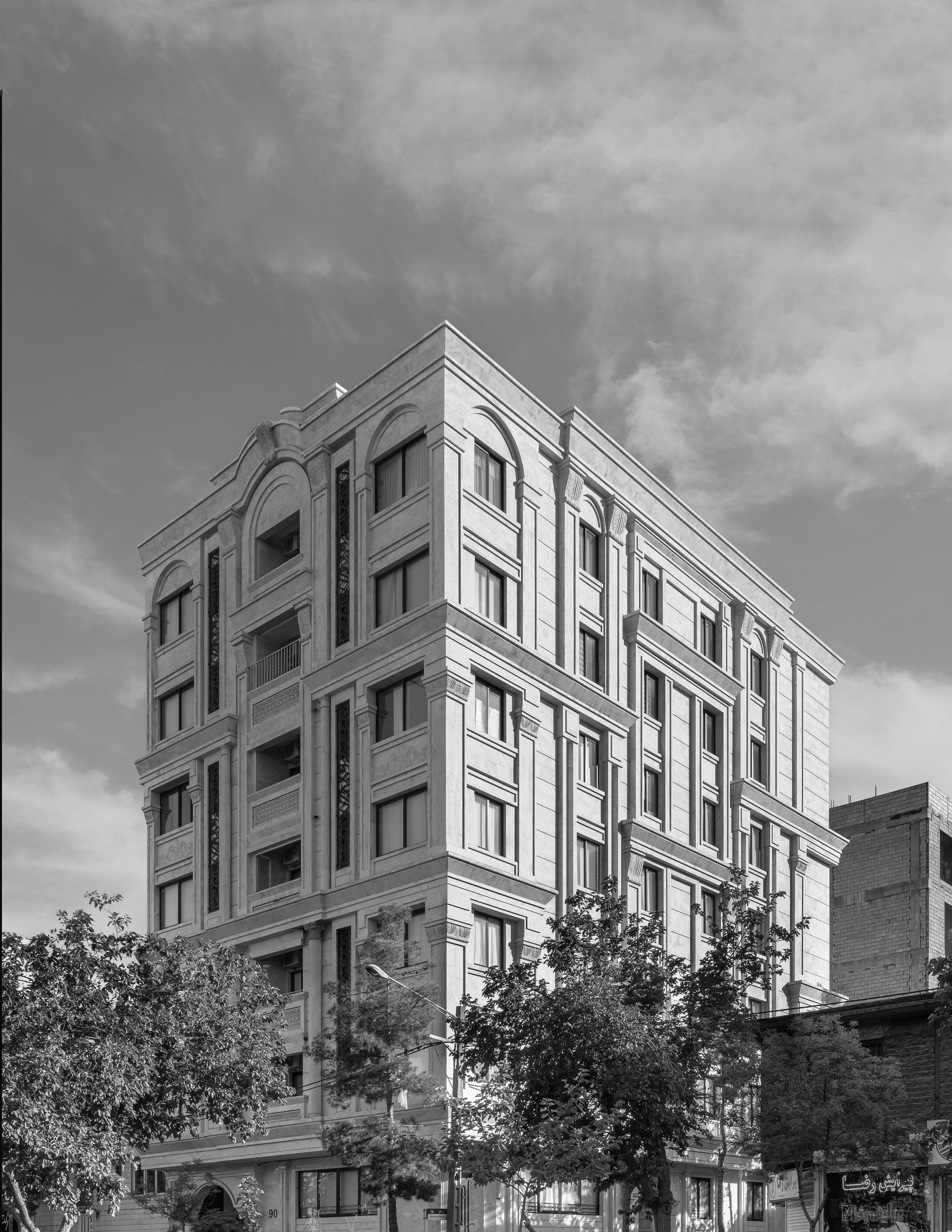 بلوار رضوی، نبش رضوی 18